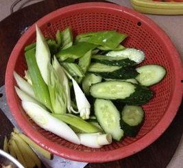 吃瓜三黄鸡,揭秘吃瓜三黄鸡的独特魅力